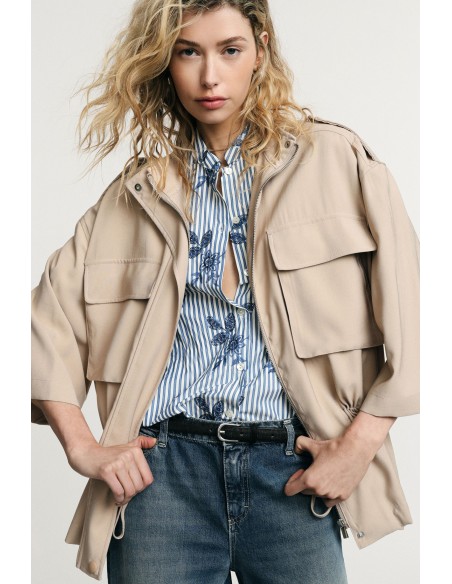 Parka curta bolsos frontais mangas largas Please