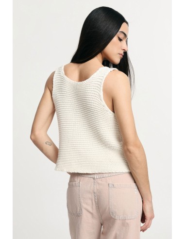 Top trabalhado em malha com decote em V e detalhes vazados Please