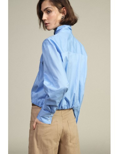Camisa Cropped Com Bolsos Frontais E Gola Alta Dixie