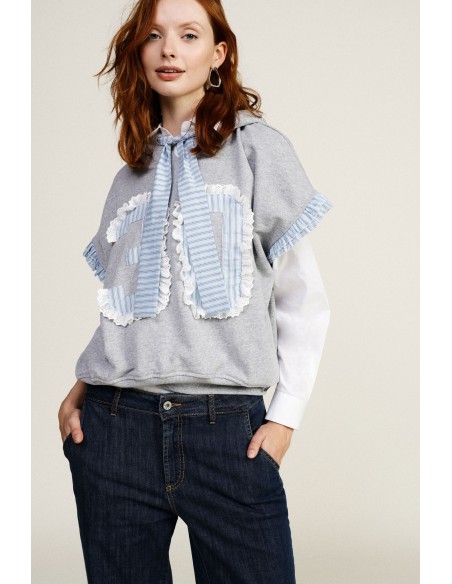 Sweatshirt com capuz sem mangas e detalhes de folhos Dixie