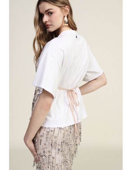 Top com t-shirt e detalhes decorativos em camadas Dixie
