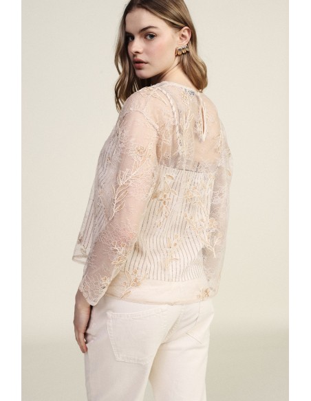 Top com bordado floral e mangas 3/4 Dixie